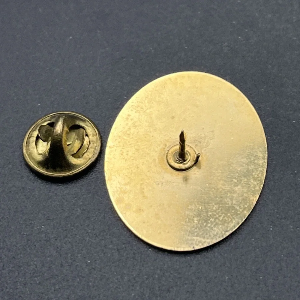 New Zealand Country Outline Gold‎ Tone Border Lapel Hat Pin